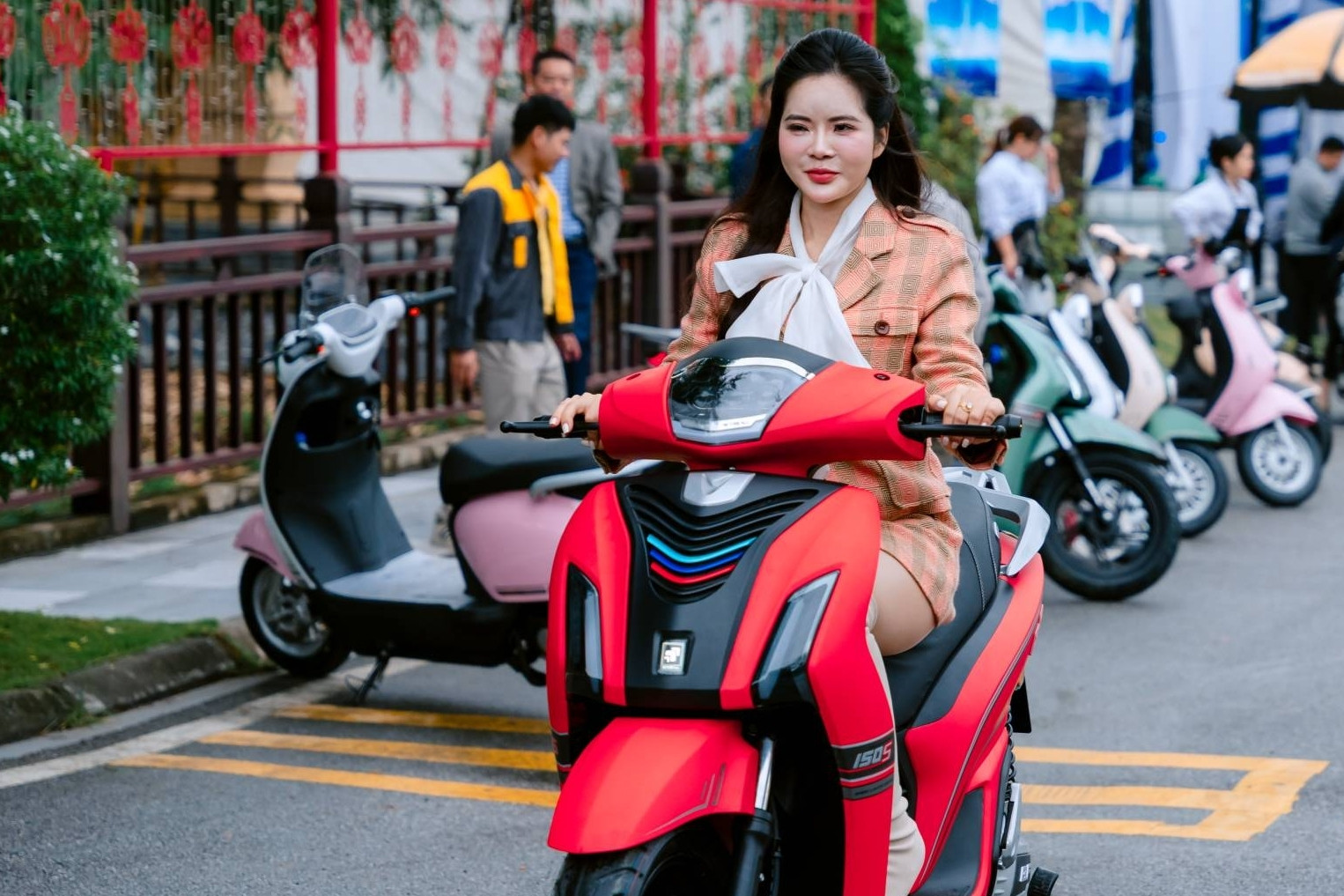 Hội chợ Mùa Thu xuất hiện mẫu xe máy điện Việt