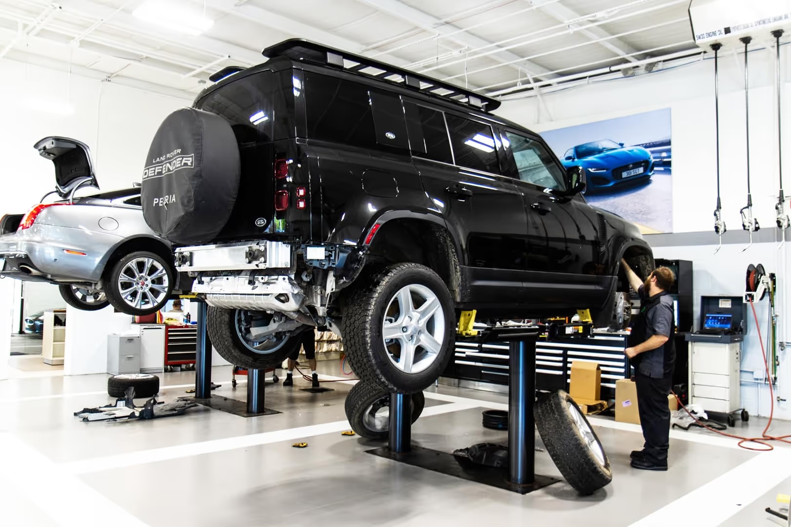 Jaguar Land Rover.avif