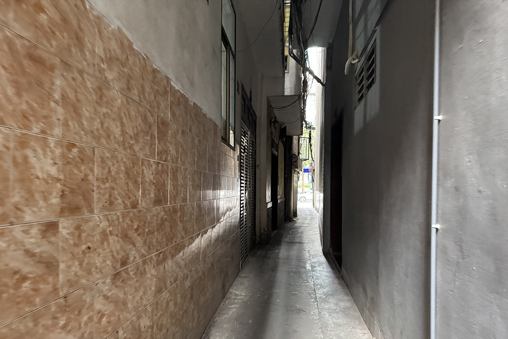 Mua nhà 6 tỷ trong ngõ vừa một xe máy, cả năm chưa bán nổi