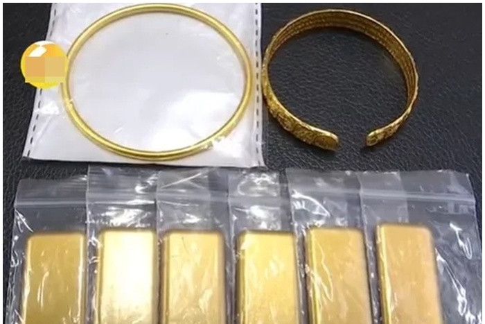 Người phụ nữ ngã quỵ khi bỏ quên túi vàng trị giá hơn 1 tỷ đồng trên xe buýt