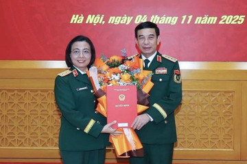 Nữ Phó giám đốc Bệnh viện Trung ương Quân đội 108 được thăng hàm Trung tướng