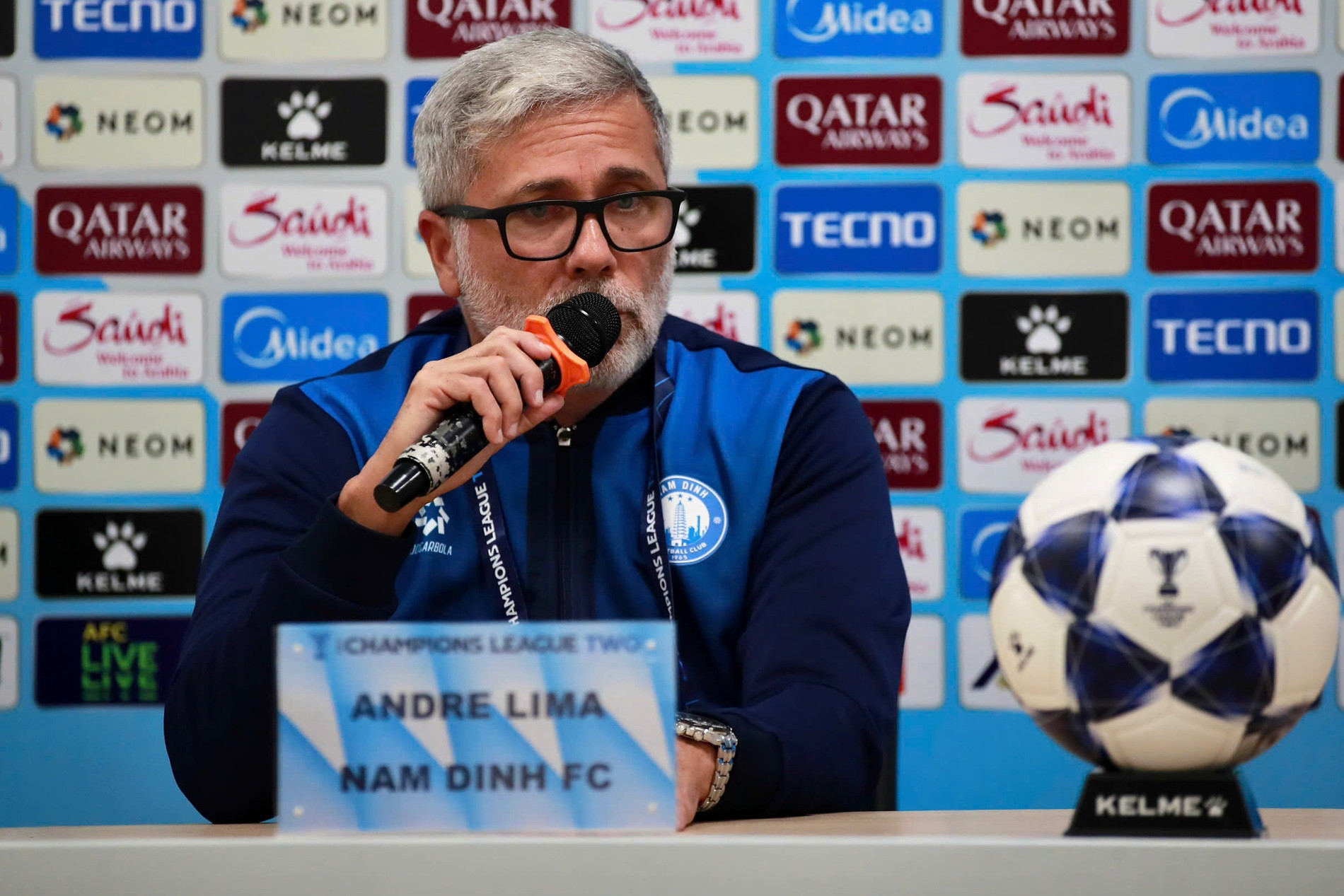 Thầy ngoại tuyên bố Nam Định chơi tốt trước Gamba Osaka