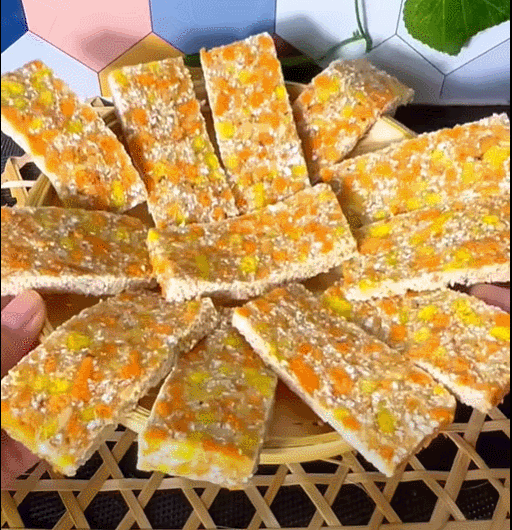 thumb bánh cáy xưởng bánh Chú Lâm.gif