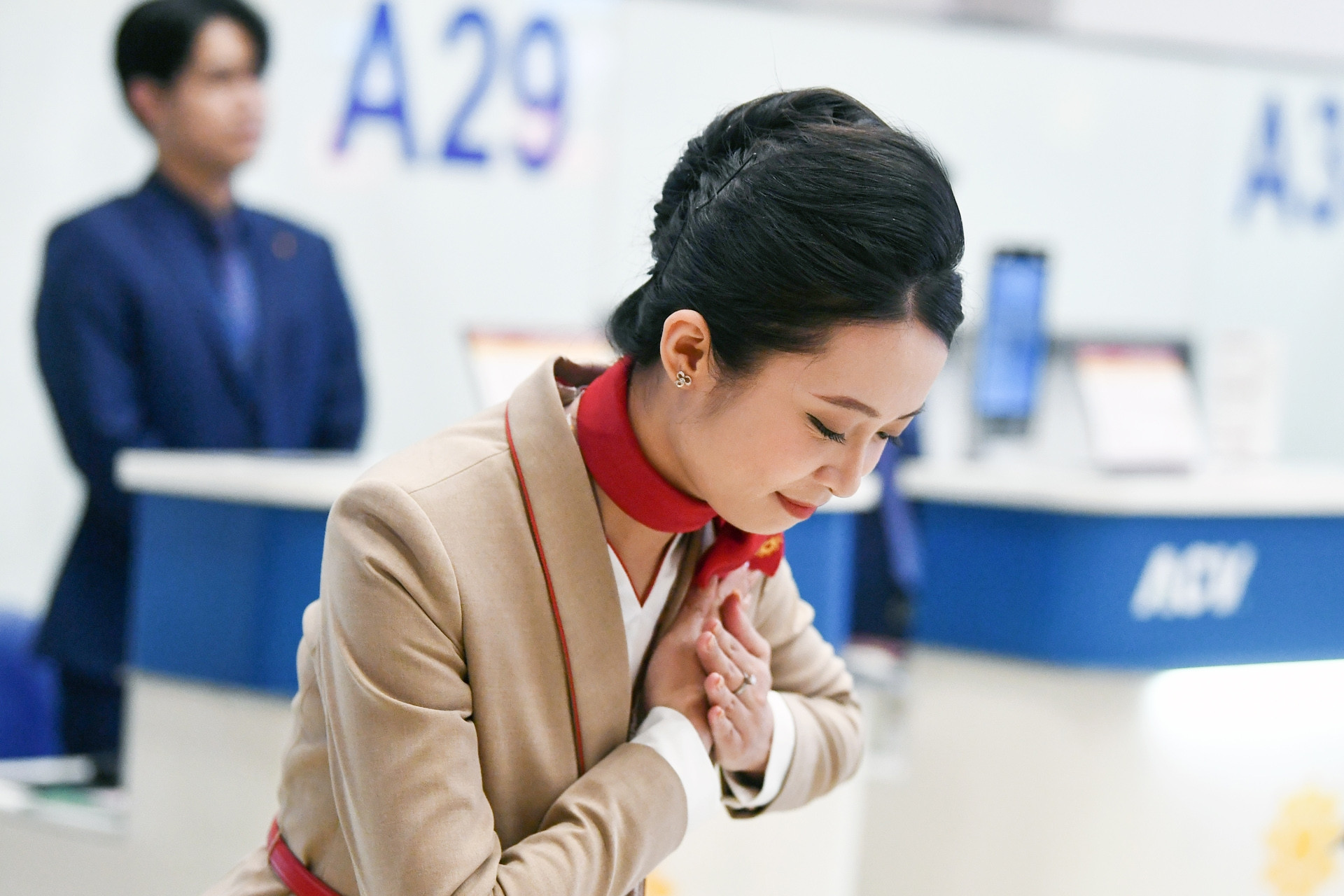 Trải nghiệm chuyến bay đầu tiên của hãng bay mới, phong cách Trung Đông