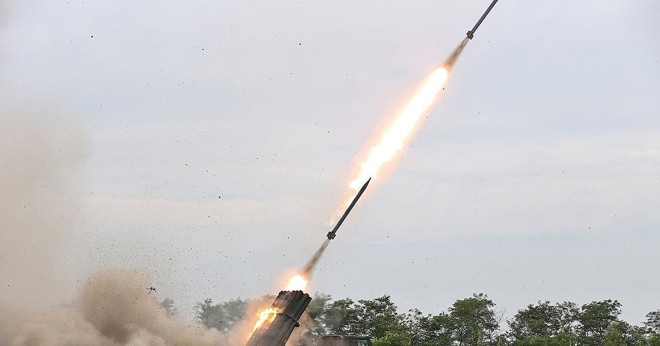 Triều Tiên phóng loạt rocket sát giờ Bộ trưởng Chiến tranh Mỹ tới DMZ