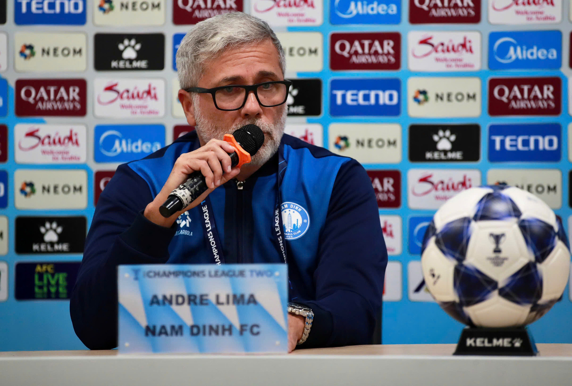 tro ly hlv nam dinh.jpg