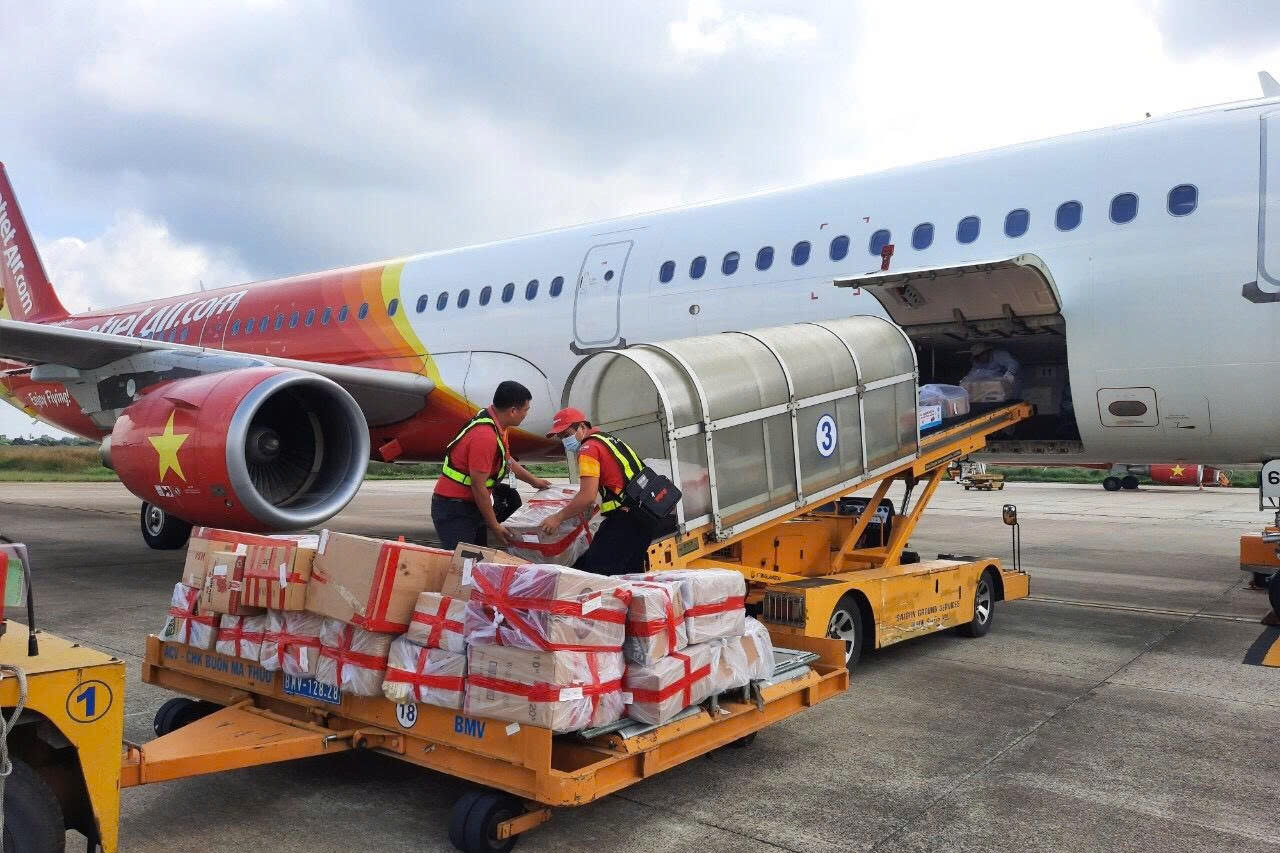Vietjet chung tay hỗ trợ người dân vùng bão lũ