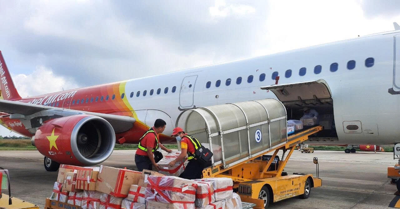 Vietjet chung tay hỗ trợ người dân vùng bão lũ