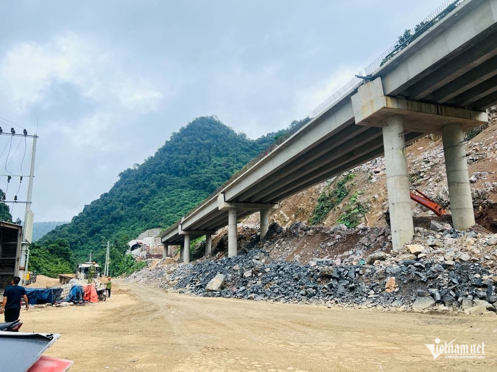 W-Cao toc Dong Dang Tra Linh.jpg