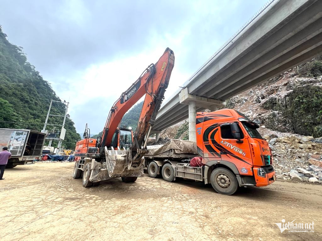 W-Phat trien ha tang.jpg