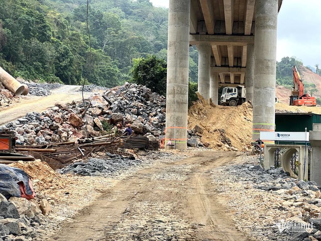 W-Phat trien ha tang chien luoc.jpg