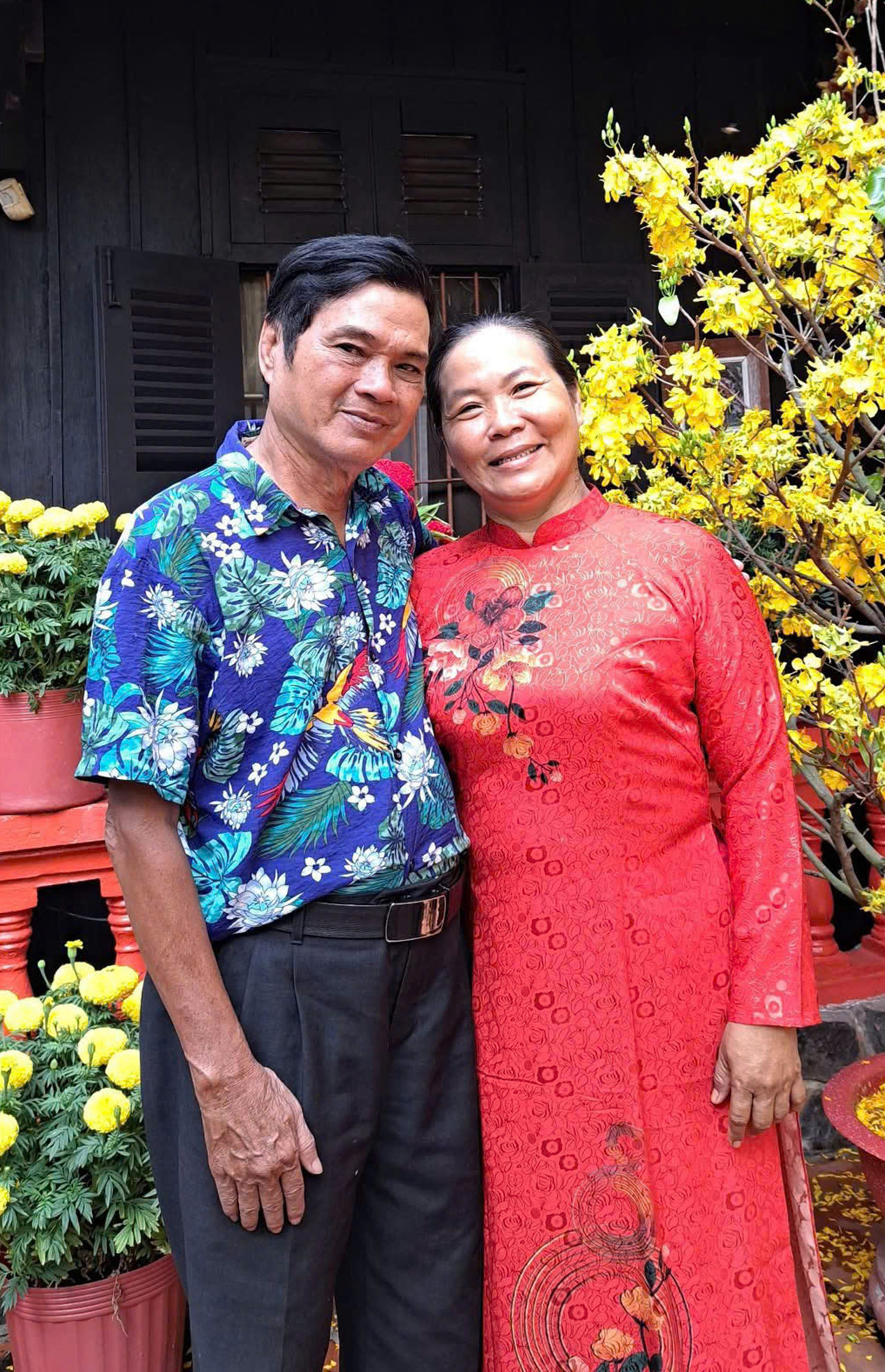 Nghệ sĩ Mai Trần và vợ