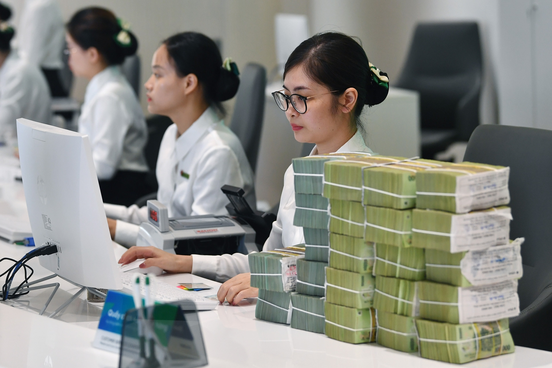 Lãi suất ngân hàng hôm nay 5/11/2025: ‘Ông lớn’ nối tiếp nhau tăng lãi huy động