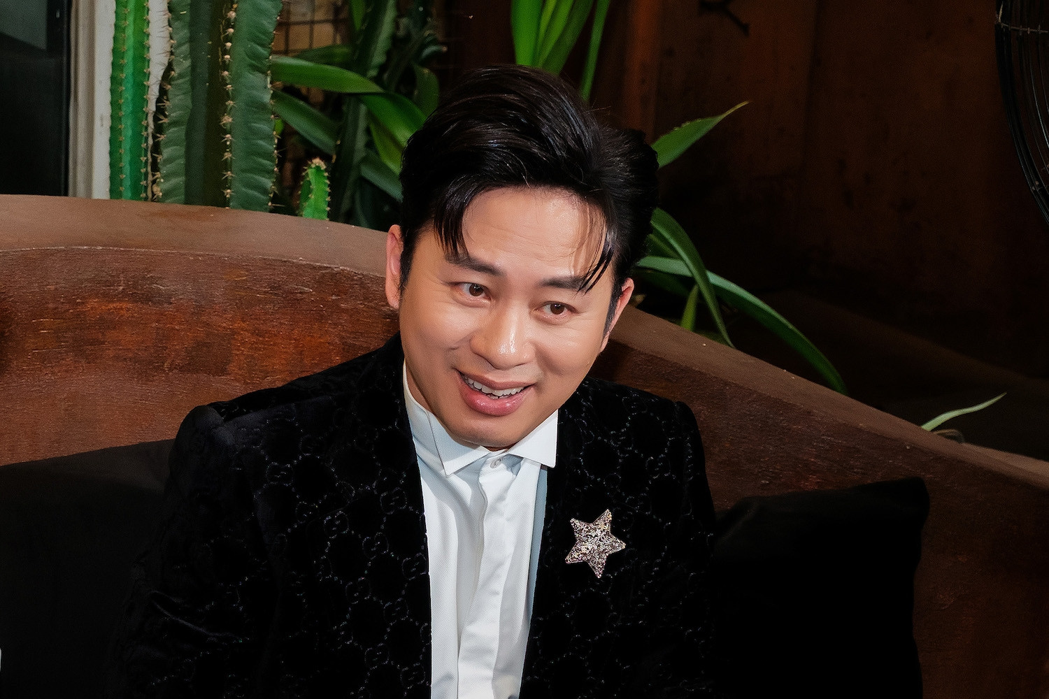 Ca sĩ Tùng Dương: Tôi không còn trẻ, nhan sắc trung bình yếu