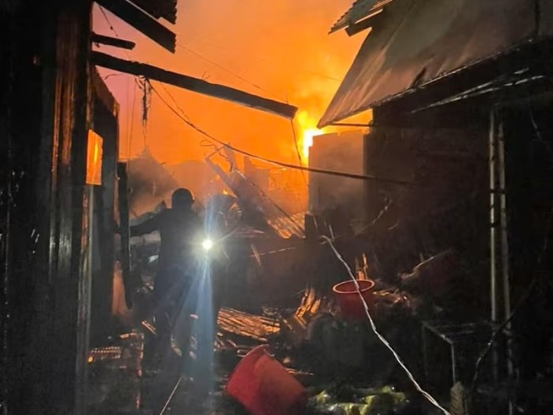 Cháy chợ Bình Dương 2.jpg