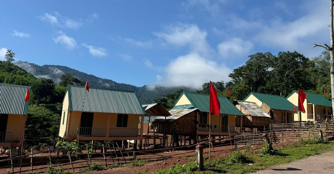 Điện lưới về thắp sáng bản làng của đồng bào A Rem, Ma Coong