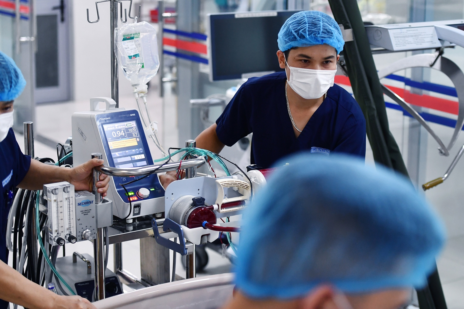 Hơn 9.000 nhân viên y tế nghỉ việc, cần chính sách giữ chân