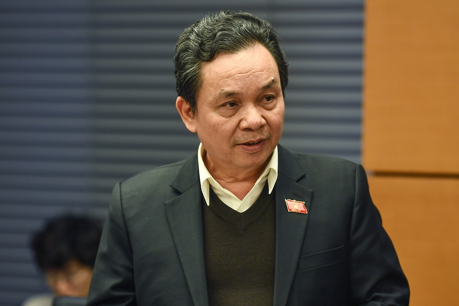 Kiến nghị mở rộng xác minh tài sản của vợ, con quan chức bị truy tố để ngăn tẩu tán