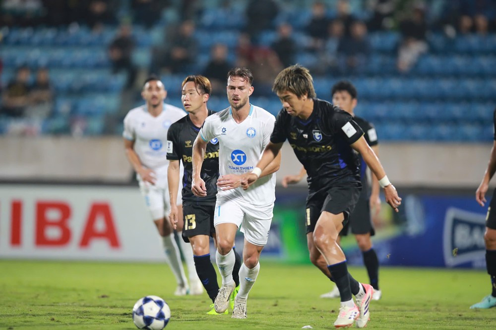 Nam Dinh vs Gamba Osaka 1.jpg
