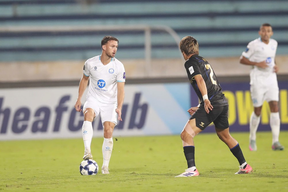 Nam Dinh vs Gamba Osaka 3.jpg