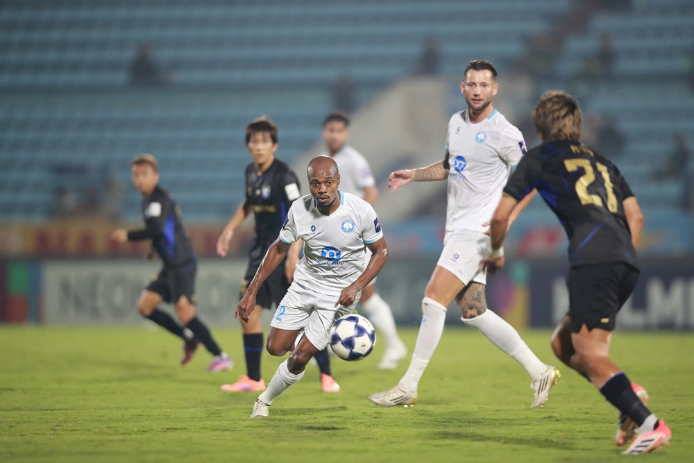 Nam Dinh vs Gamba Osaka.jpg