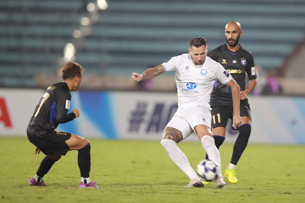 Nam Dinh vs Gamba Osaka.jpg