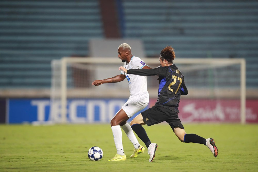 Nam Dinh vs Gamba Osaka 4.jpg