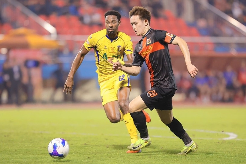 Ninh Bình thắng tối thiểu SLNA nhờ siêu dự bị