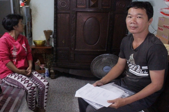 Nuôi 4 người bệnh, anh bán vé số rơi nước mắt khi nghe mẹ nói muốn ăn thịt gà