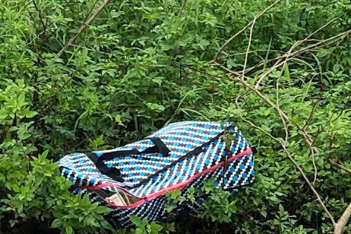 Phát hiện thi thể bé trai trong túi bạt ven đường ở Ninh Bình