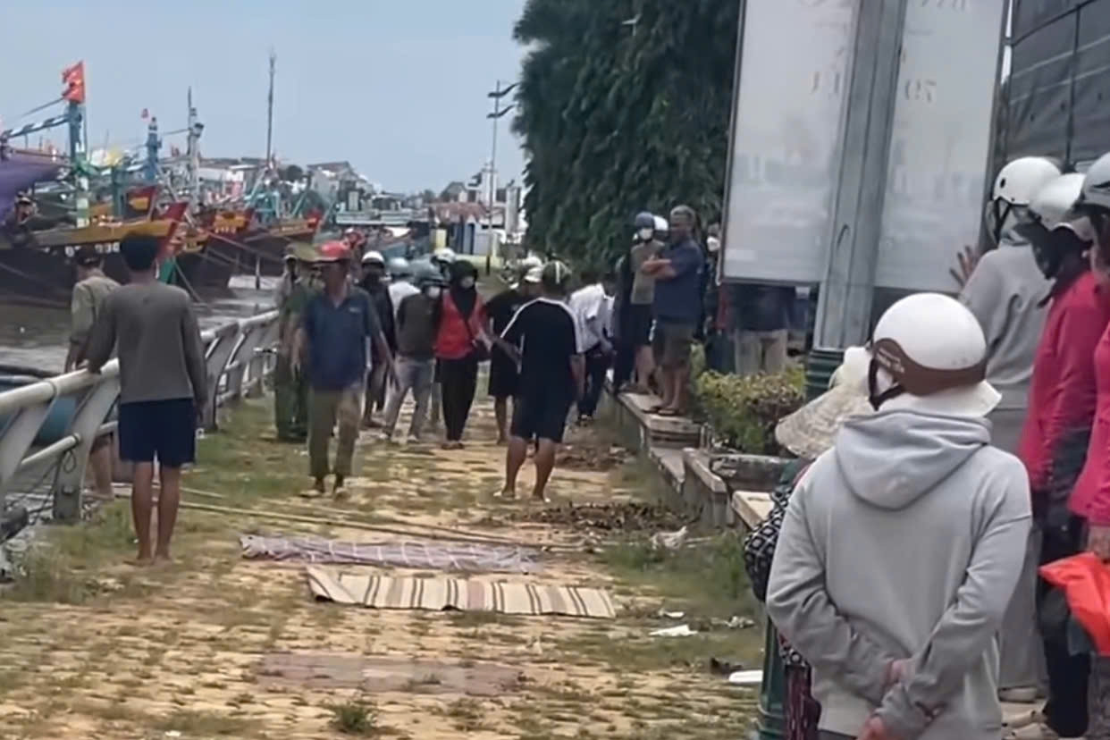 Phát hiện thi thể người đàn ông mặc quần in chữ “off white” nổi trên sông