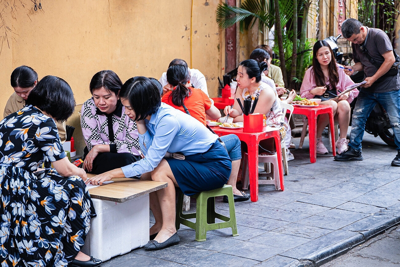 Quán bánh gối 43 năm đông khách ở Hà Nội, ông chủ tiết lộ bí quyết