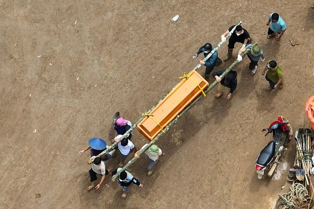 Thủ tướng: Mỗi người làm việc bằng hai vì nhân dân, khắc phục hậu quả mưa lũ