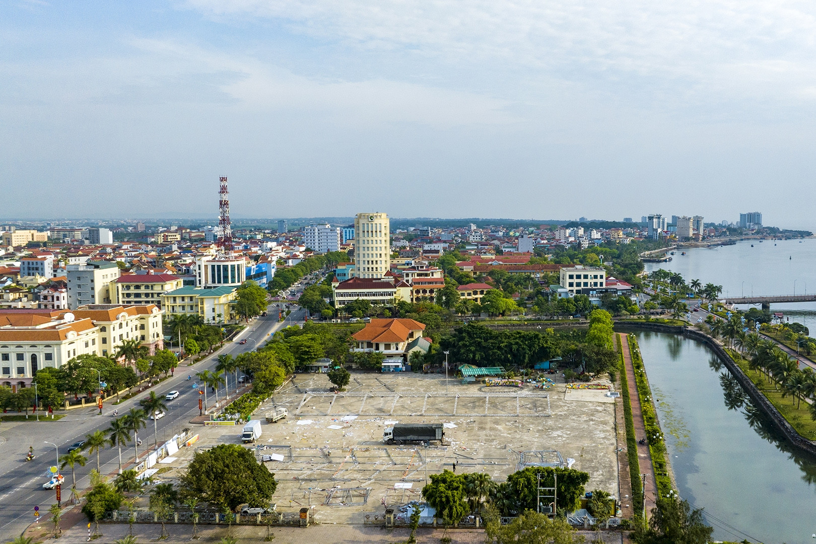 Tổng Bí thư: Tinh gọn bộ máy rất khó, nhưng 'phải nhẹ đi mới bay được cao'