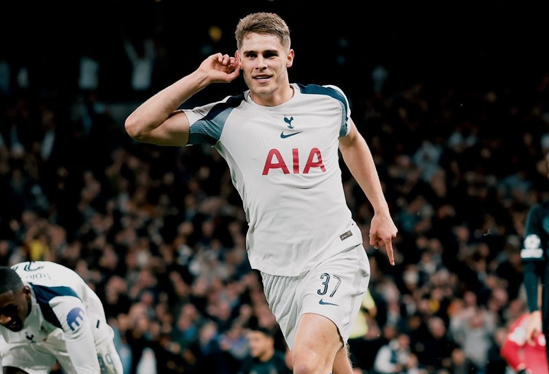 Tottenham đại thắng ở cúp C1 trước trận gặp MU