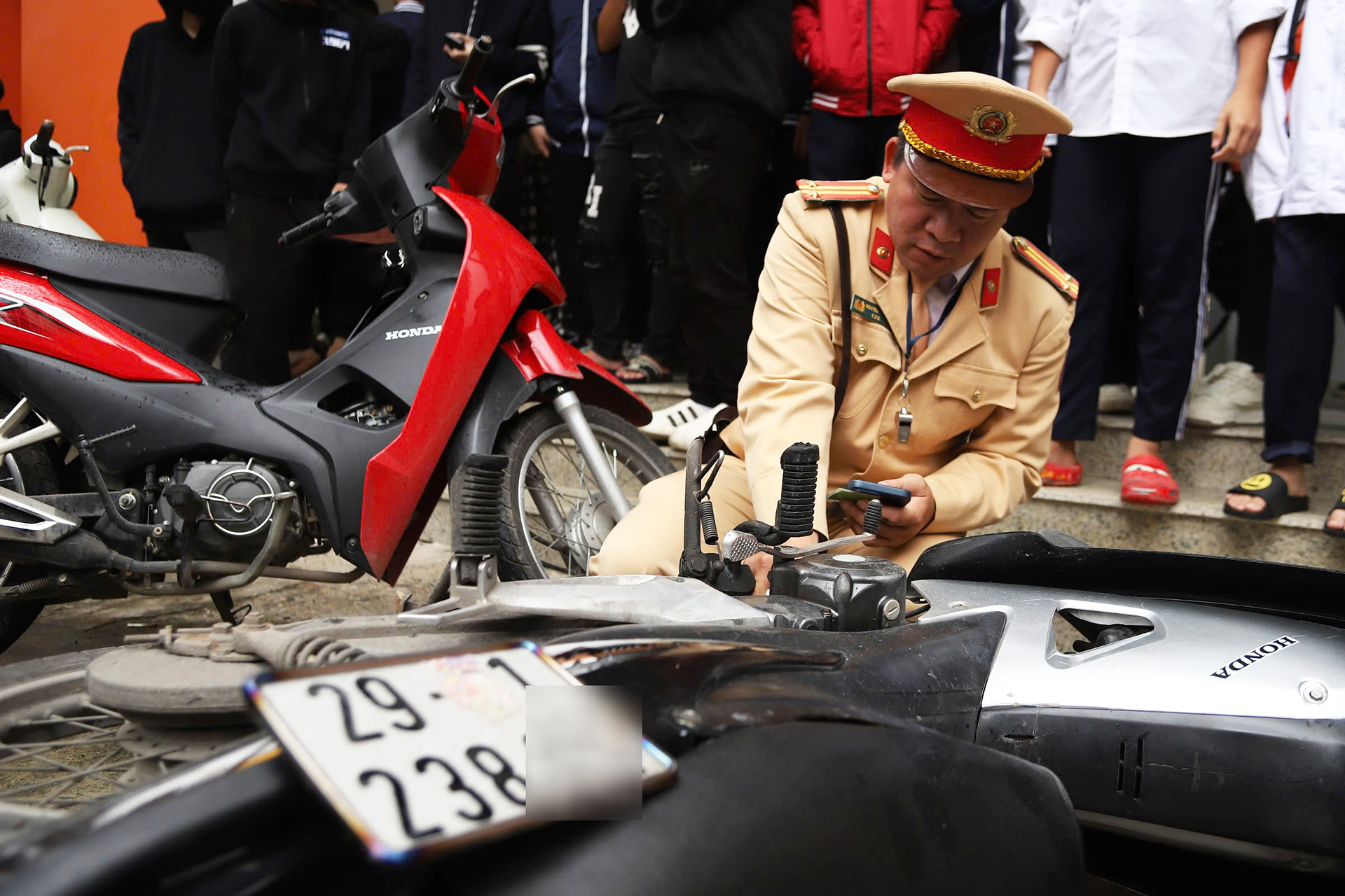 Cục trưởng CSGT lệnh kiểm tra bãi xe học sinh, hơn 45.000 phụ huynh được mời làm việc