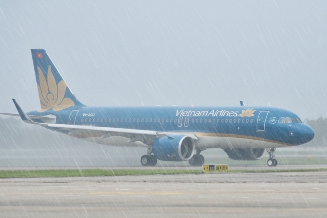 5 sân bay tạm dừng tiếp nhận tàu bay để tránh bão số 13 Kalmaegi