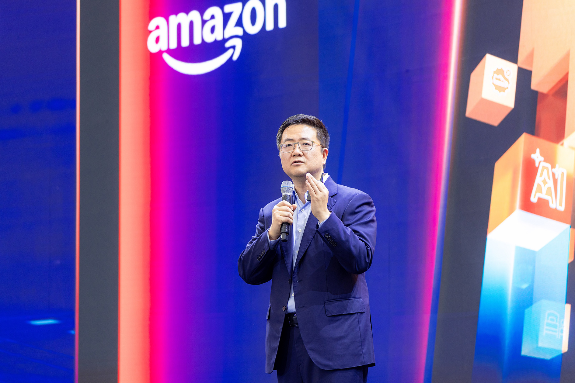 Amazon sẽ đưa Việt Nam trở thành trung tâm xuất khẩu thương mại điện tử 2 Amazon Global Selling.jpg