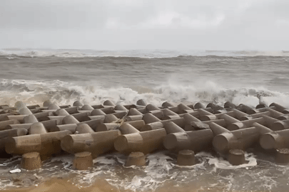 Bão số 13 Kalmaegi: Miền Trung mưa xối xả, tâm bão trên vùng biển Đắk Lắk - Gia Lai