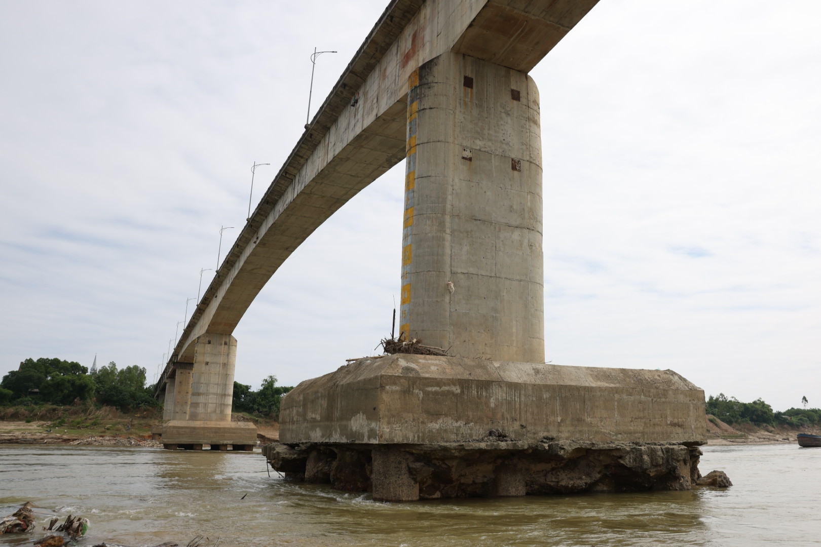 Vụ cầu ở Phú Thọ trơ lõi thép: Nhà thầu nêu đề xuất, cảnh sát vào cuộc điều tra
