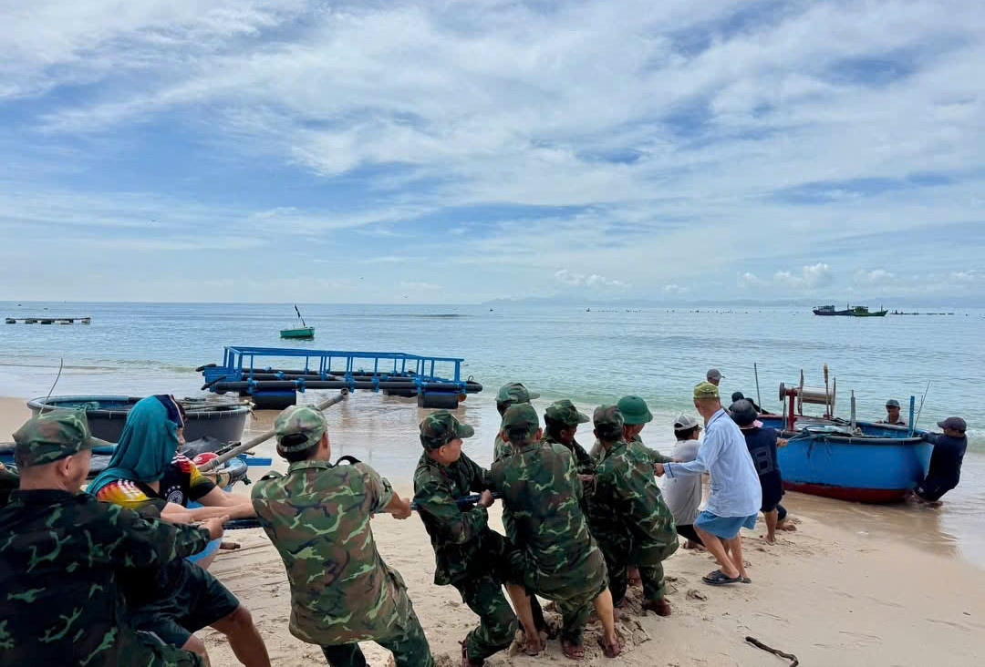 Chạy đua trước giờ G, dốc toàn lực chống bão số 13 Kalmaegi