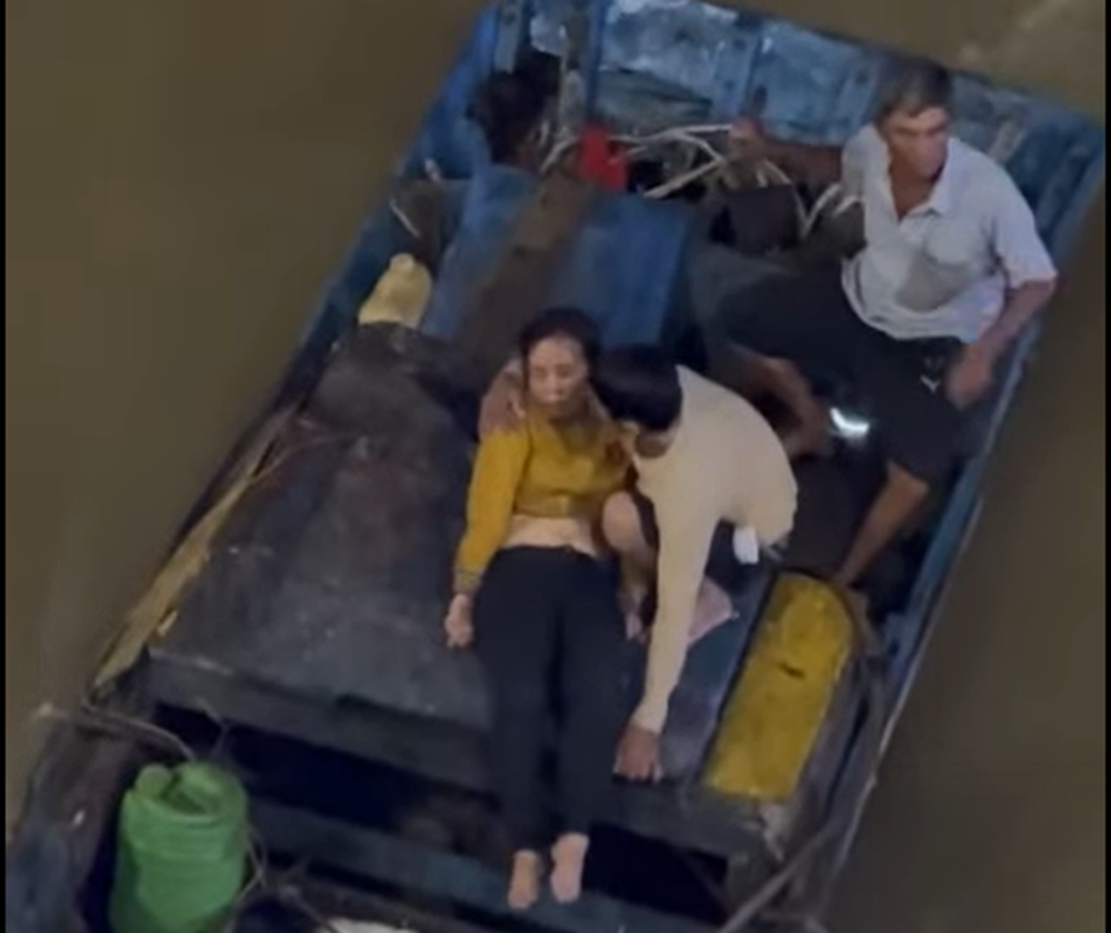 Clip “người hùng” lao xuống sông cứu người phụ nữ nhảy cầu Tân Lý trong đêm.png