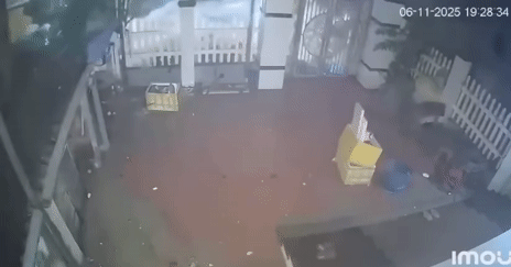 Clip sóng biển tràn dữ dội vào nhà dân do ảnh h...