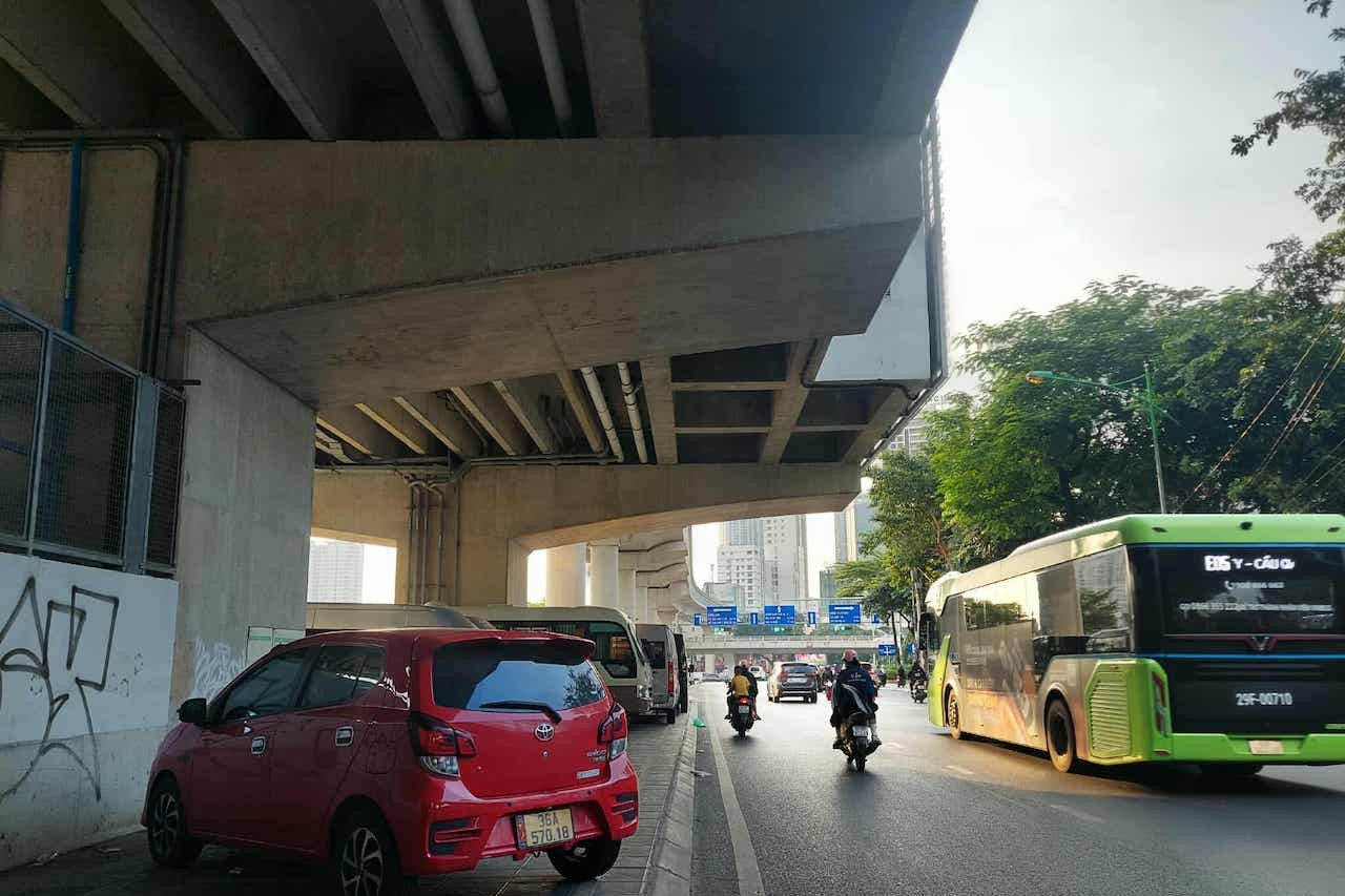 Hà Nội kiểm tra toàn diện về phòng cháy chữa cháy bãi giữ xe dưới gầm cầu