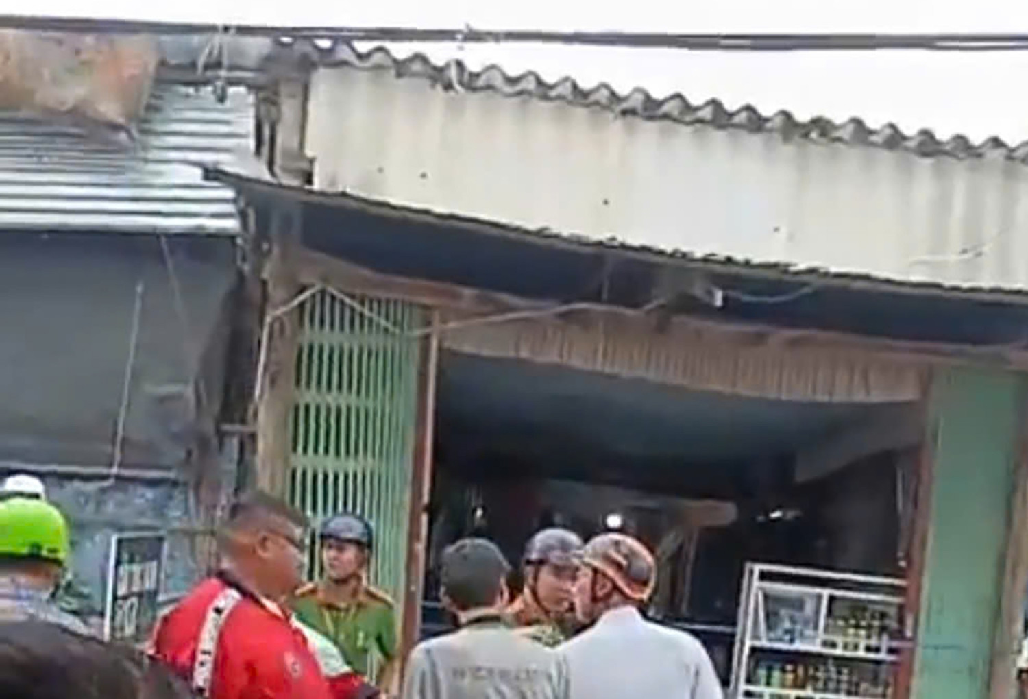 Hai mẹ con tử vong tại nhà, trên người có nhiều vết chém