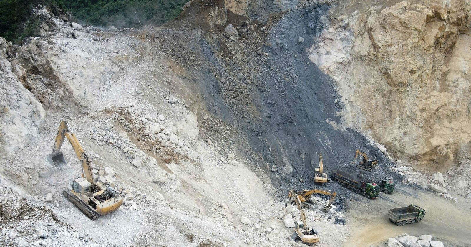 Hiện trạng mỏ đá của Công ty Vissai Ninh Bình sau khi bị yêu cầu nộp 6,1 tỷ đồng