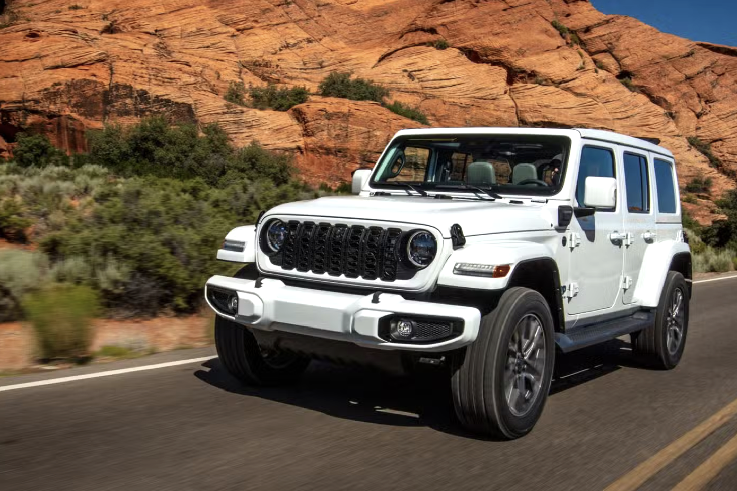 Jeep triệu hồi hơn 320.000 xe hybrid sạc điện ngoài do nguy cơ cháy pin