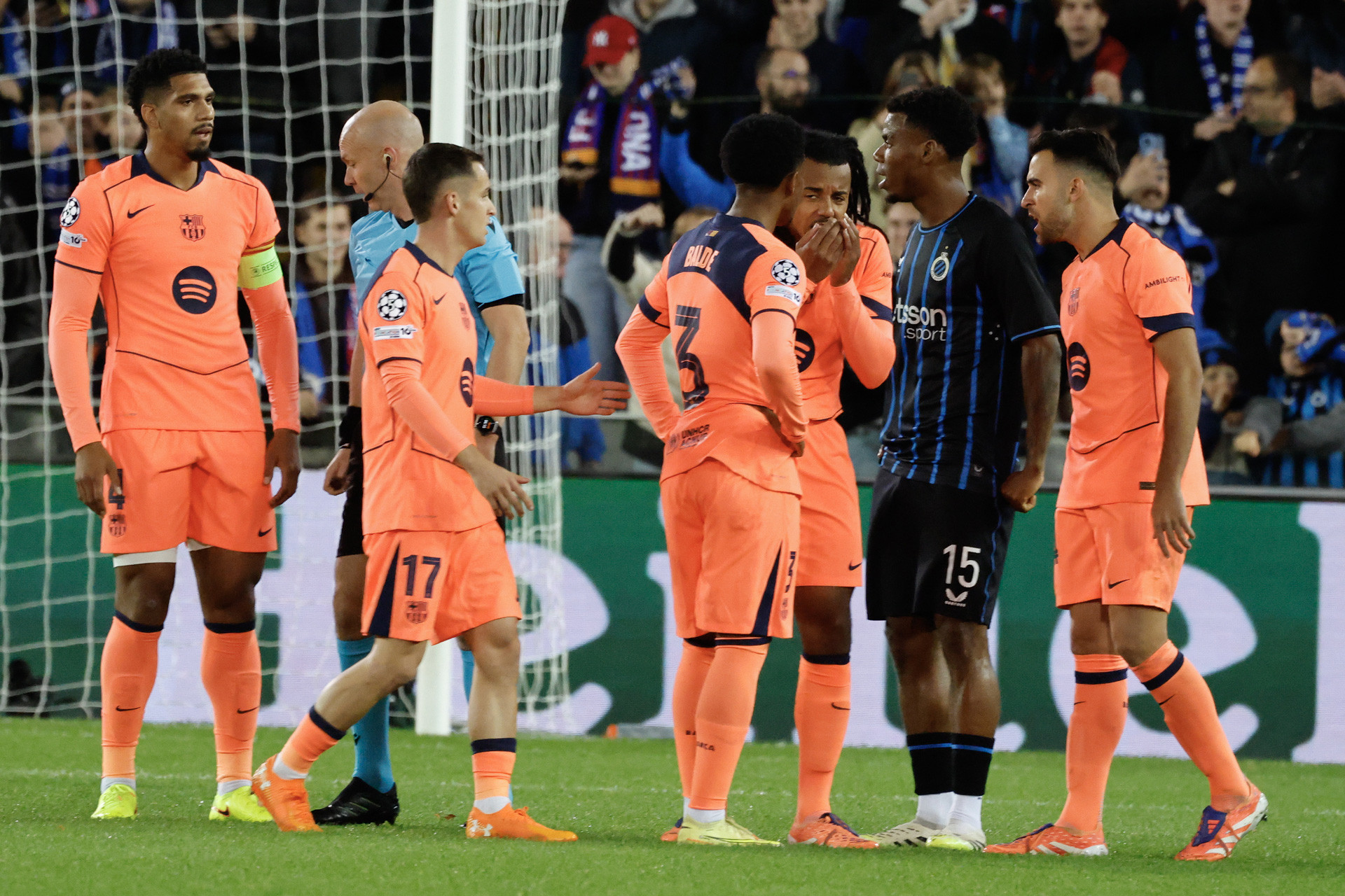 VAR cứu Barca thoát thua ở phút bù giờ