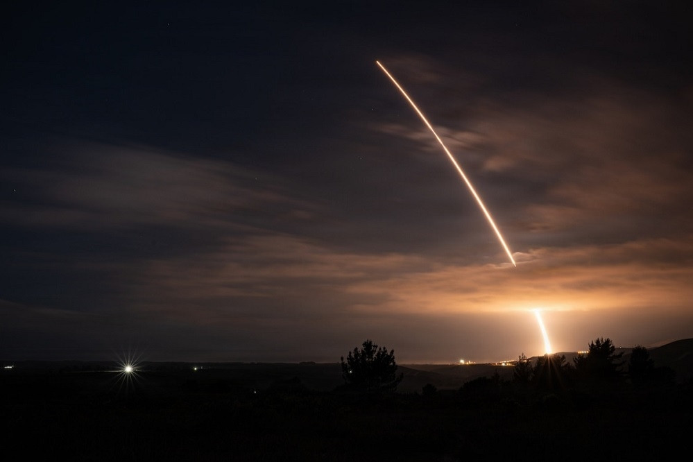 Mỹ bất ngờ phóng thử tên lửa đạn đạo liên lục địa