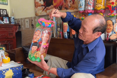 Người đàn ông ở Đồng Nai dùng cọ tự chế vẽ 7 chân dung trong một chai nhựa